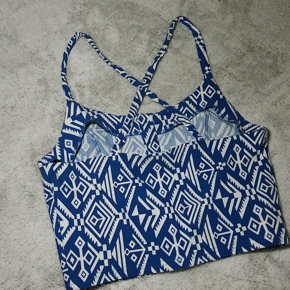 Blue & white Aztec print crop top - Picture 3 of 3